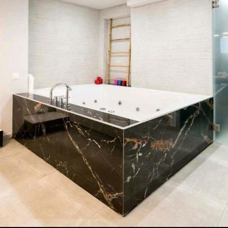 Romantic Jacuzzi Apartment Αθήνα Εξωτερικό φωτογραφία