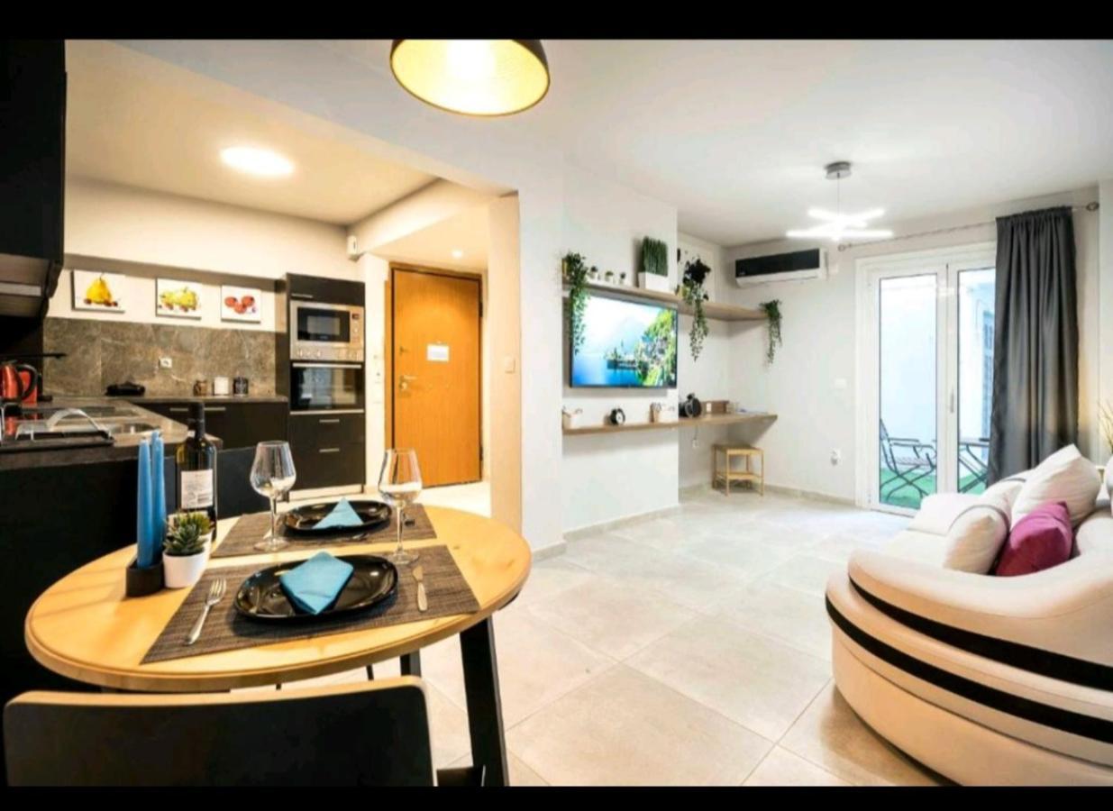 Romantic Jacuzzi Apartment Αθήνα Εξωτερικό φωτογραφία